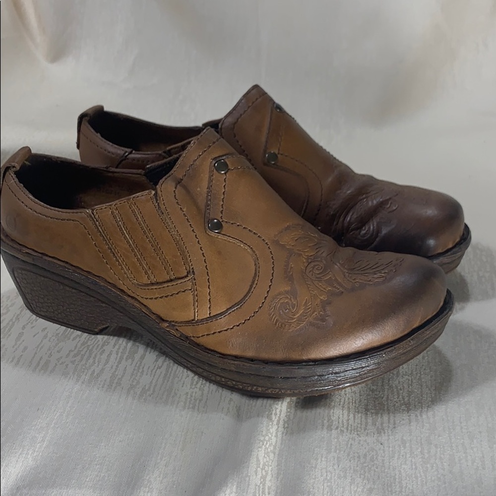 Born Handcrafted-Size 7.5-Distressed Leather Clogs